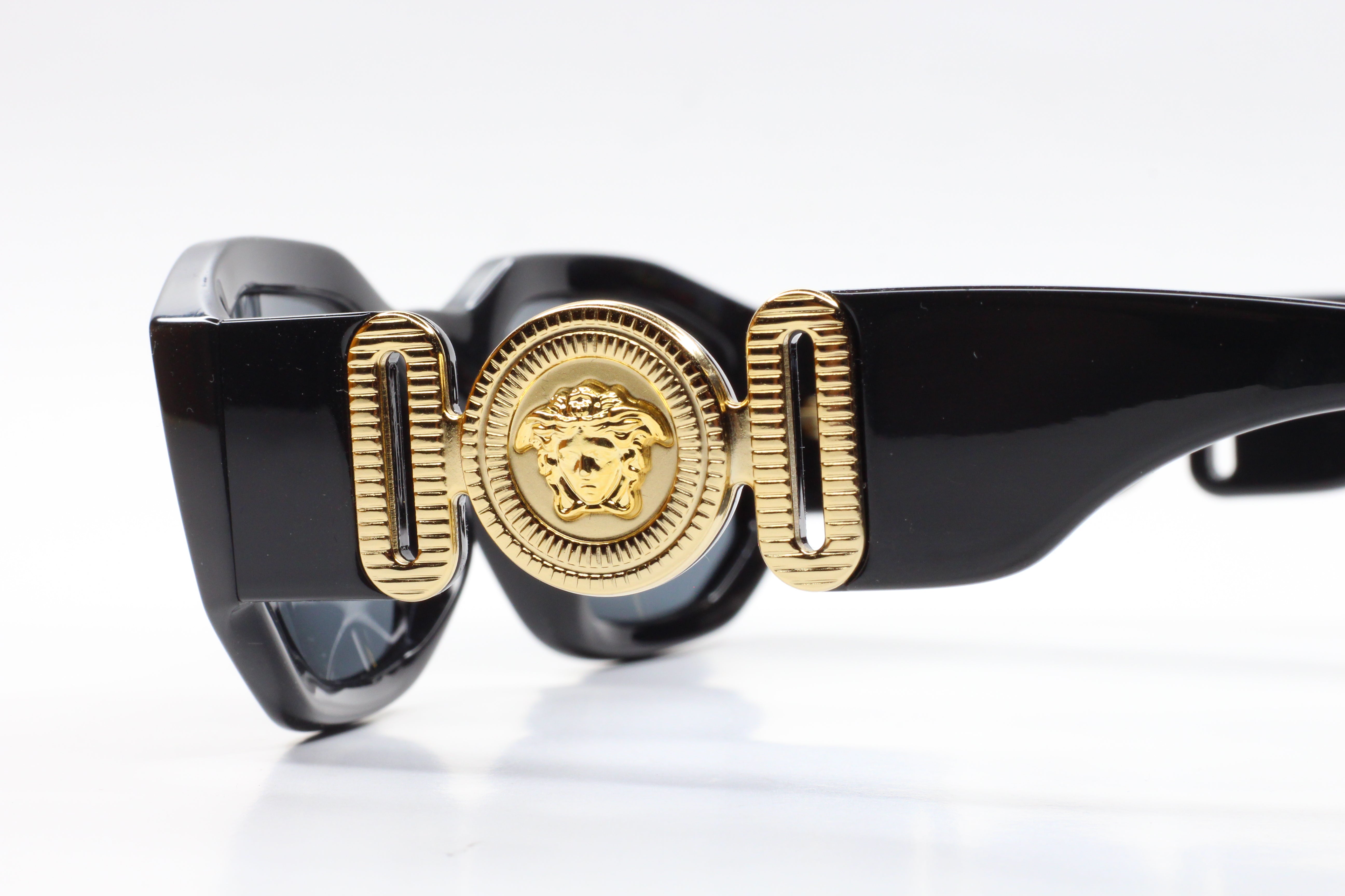 justice.Nページ Versace VE4361 Black Gold Medusa Biggie Sunglasses -Ma – ABC