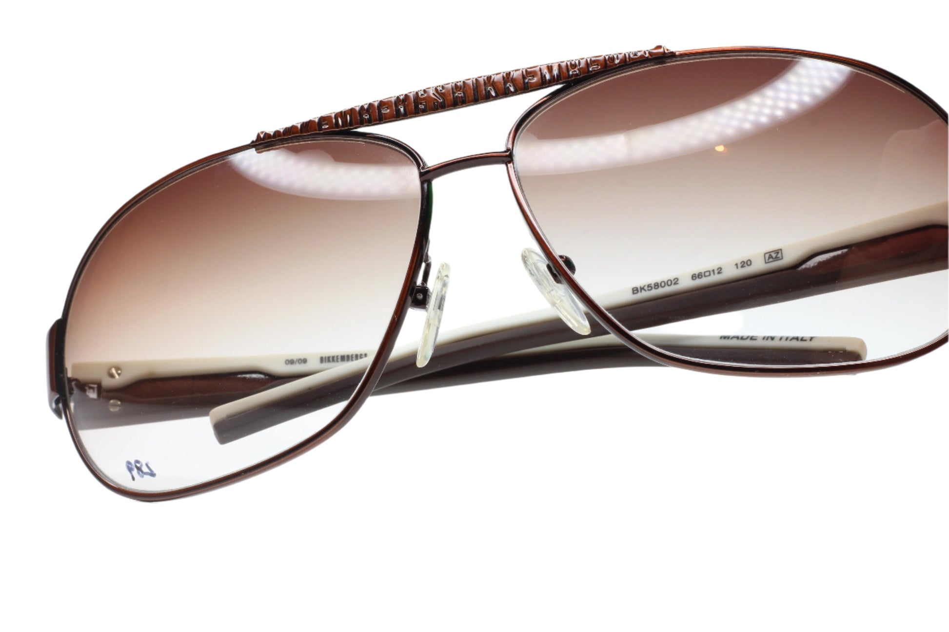 Close-up of BK58002 white aviator sunglasses with gradient lenses and metal frame by ABC Optical