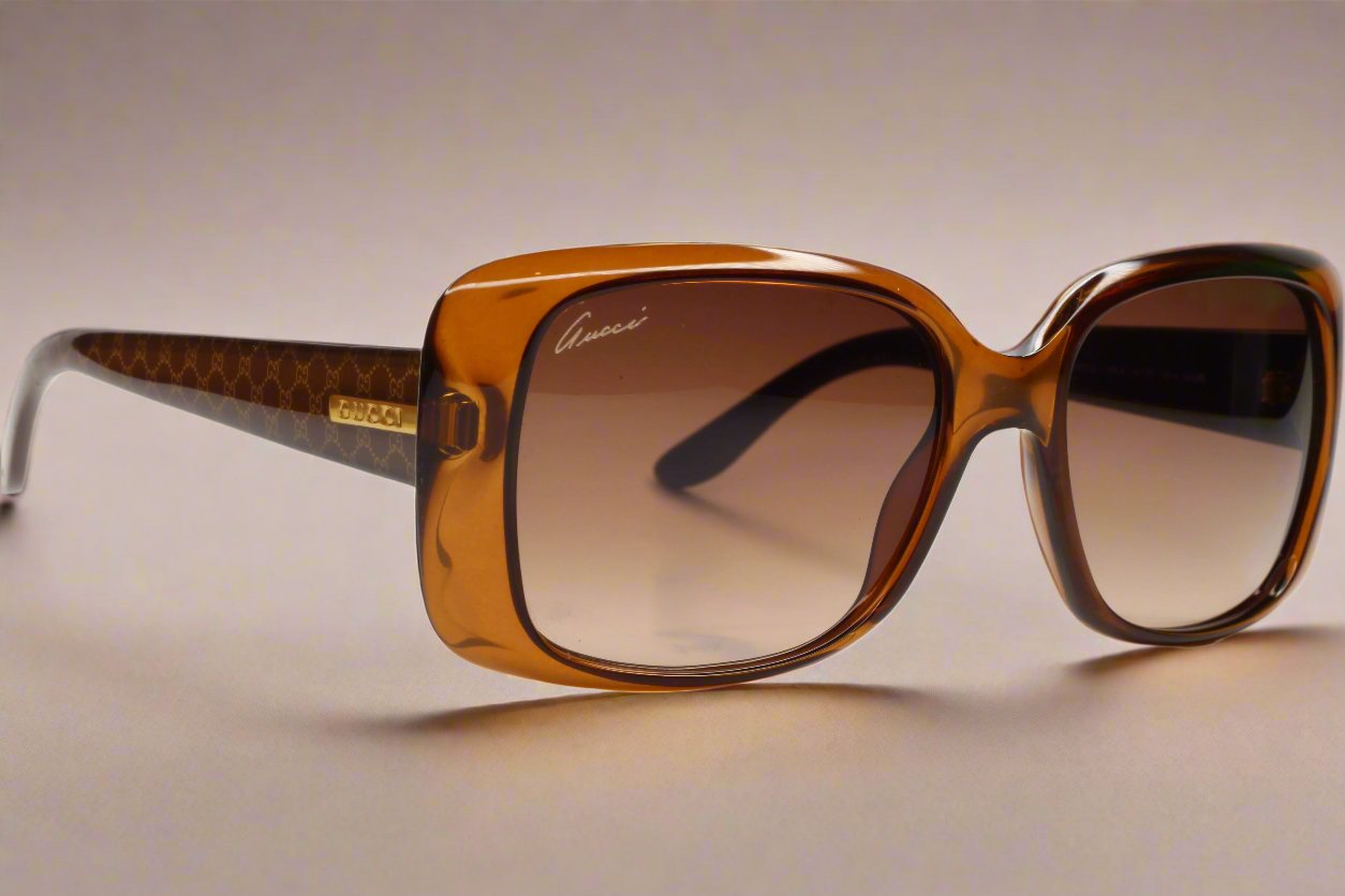 ABCOptical Gucci GG3577S sunglasses for women with brown gradient lenses and oversized square frames