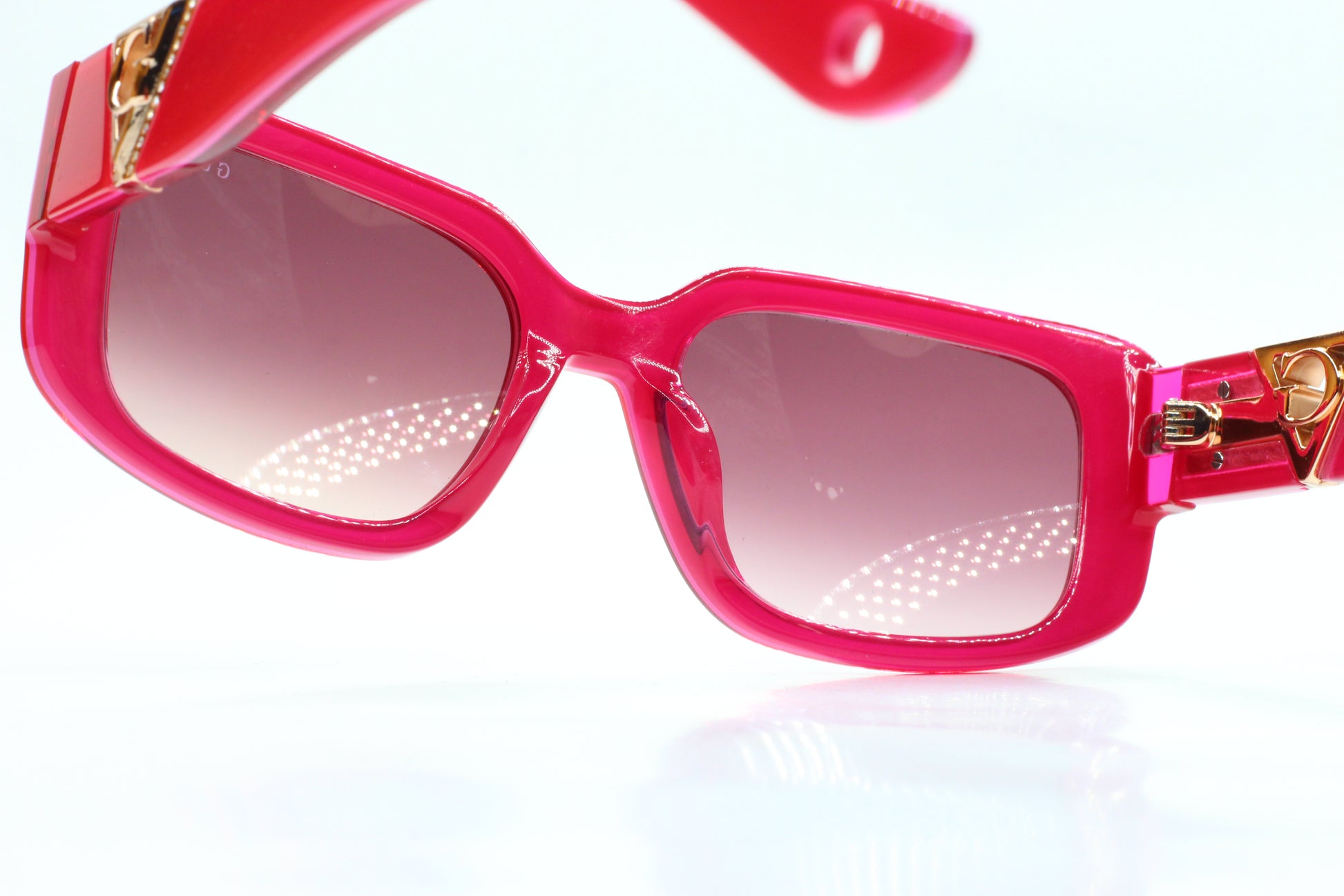 Guess pink gold sunglasses women with glossy pink rectangular frames and gradient lenses